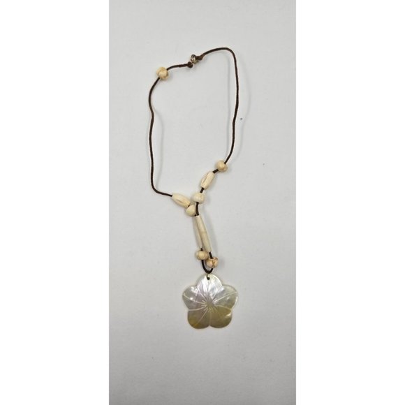 2 conch necklaces, one beach scene, one flower - Picture 2 of 3